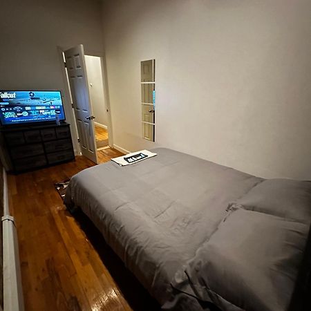 Cozy Townhouse In Harlem Apartment นิวยอร์ก ภายนอก รูปภาพ
