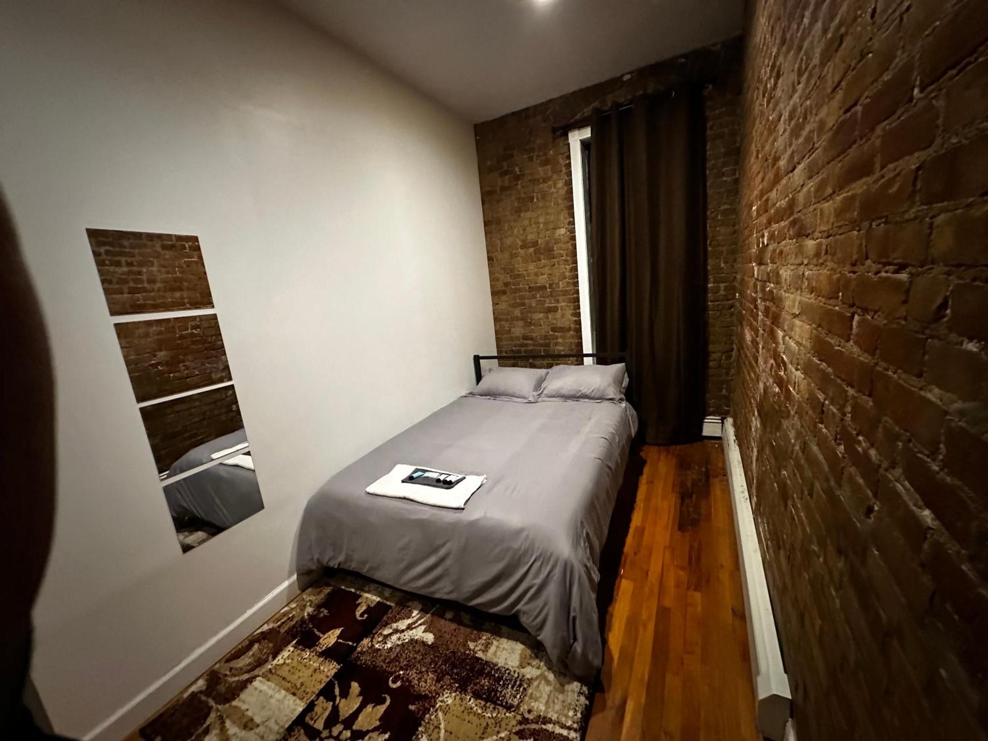 Cozy Townhouse In Harlem Apartment นิวยอร์ก ภายนอก รูปภาพ