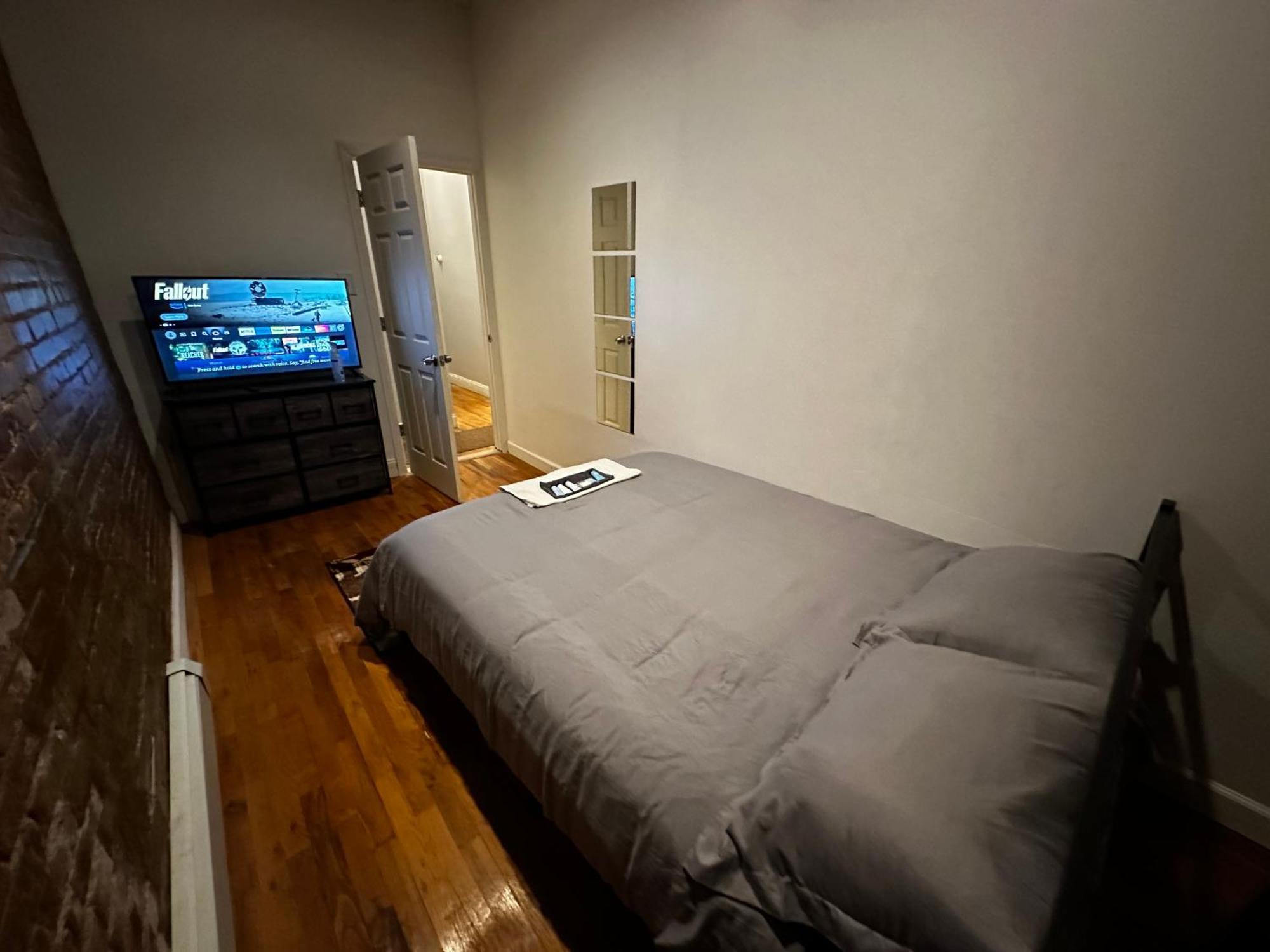 Cozy Townhouse In Harlem Apartment นิวยอร์ก ภายนอก รูปภาพ